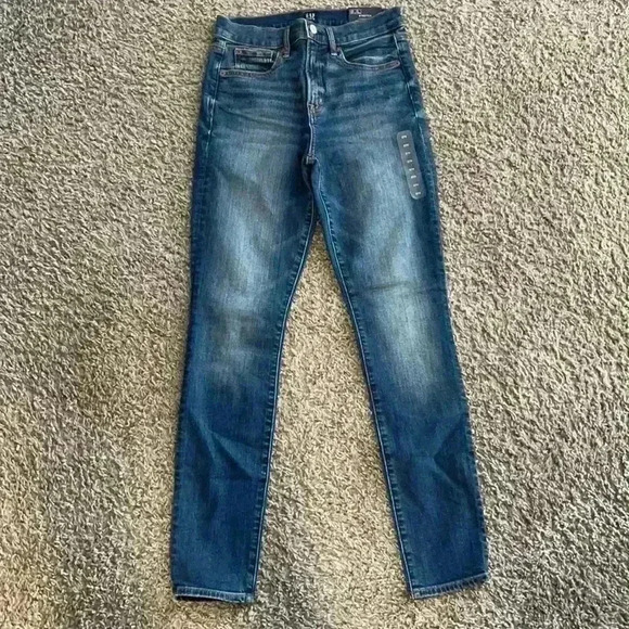 Like new, Gap High Rise True Skinny - Size 27R - Picture 1 of 1